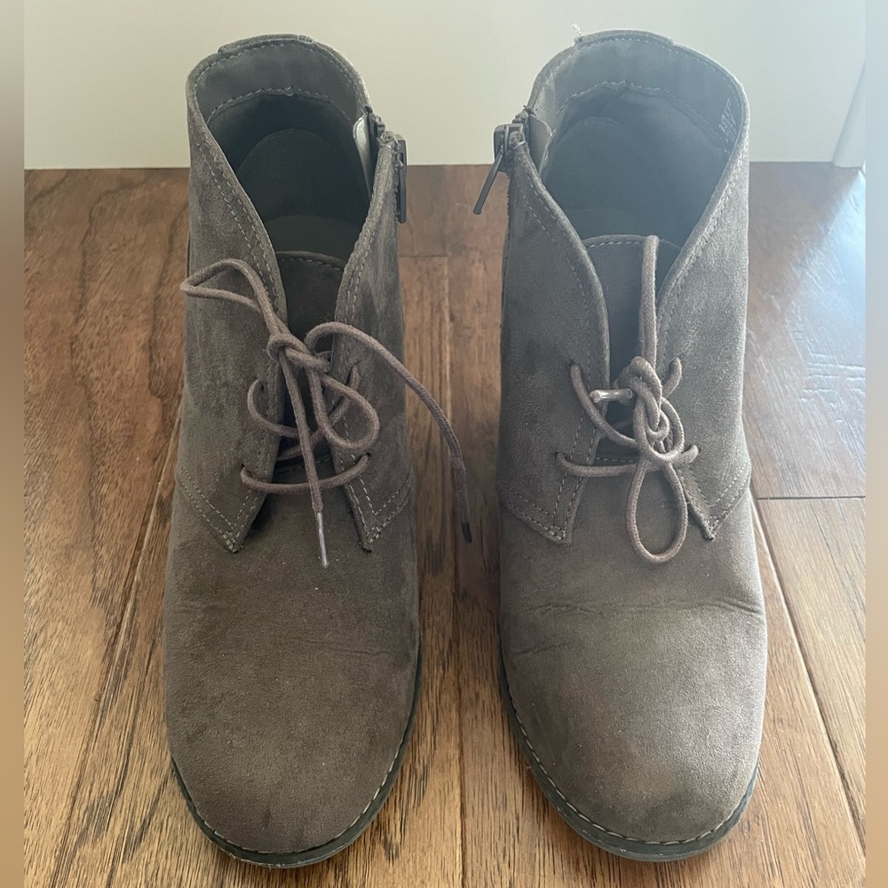 Universal Thread Booties - Size 8 - Picture 5 of 11